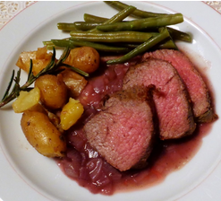 Langzaam gegaarde runderbavette met jus van gekonfijte sjalotjes